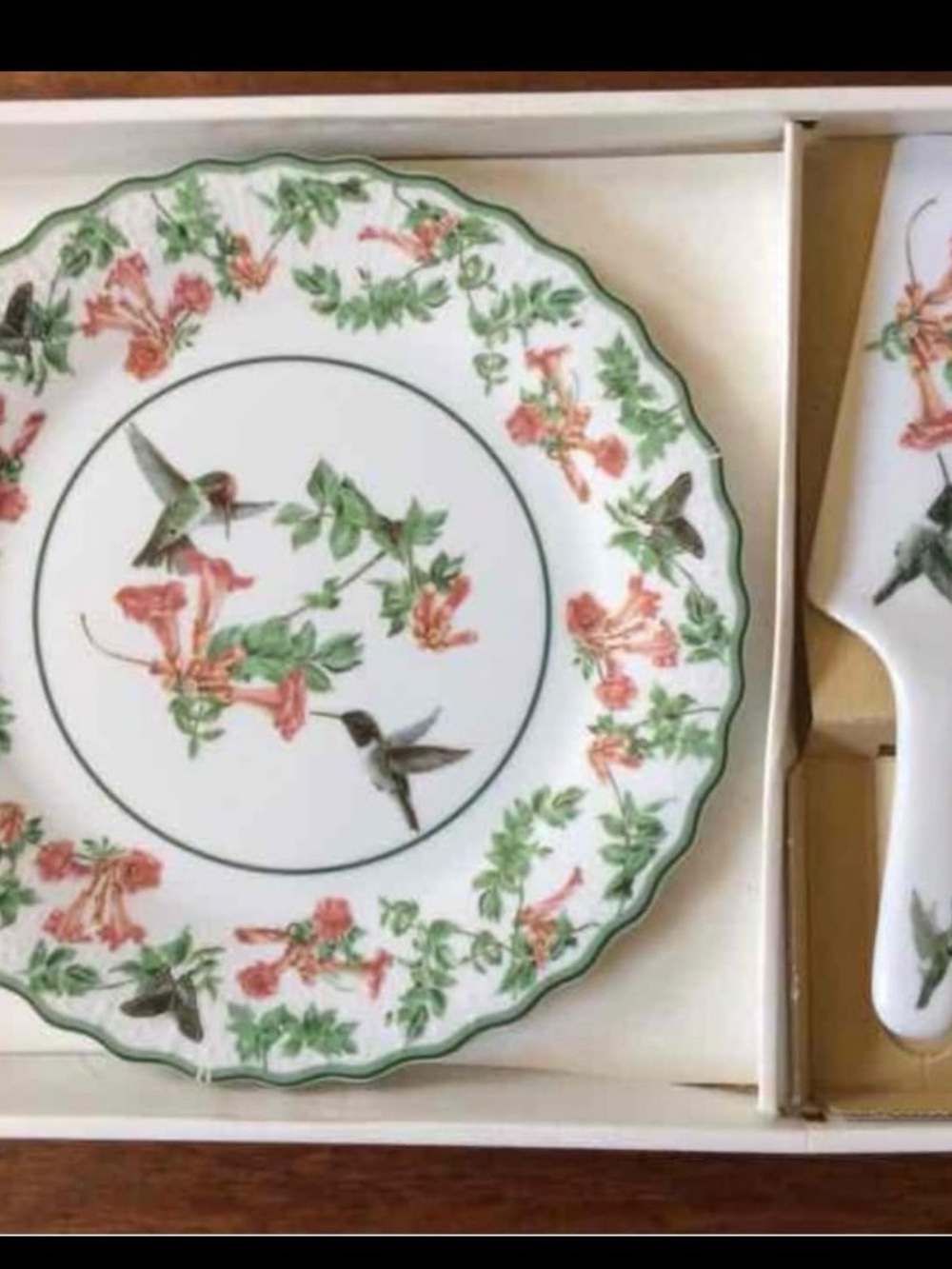 Andrea By Sadek Hummingbird Floral Scalloped Plate - White, Green, Coral